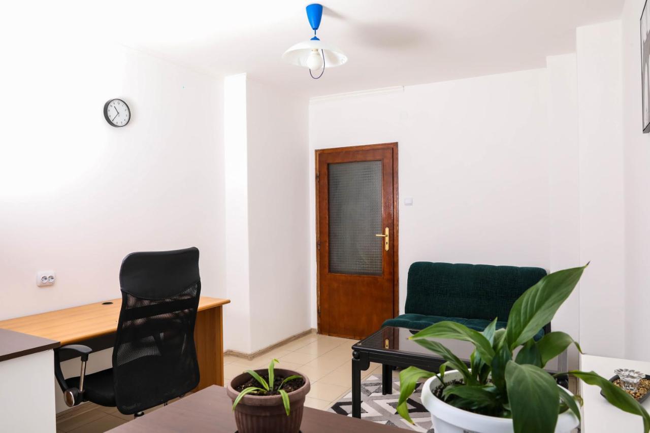 Krichim Apartments,three-bedroom, Large Apartment, Center Apartemen *